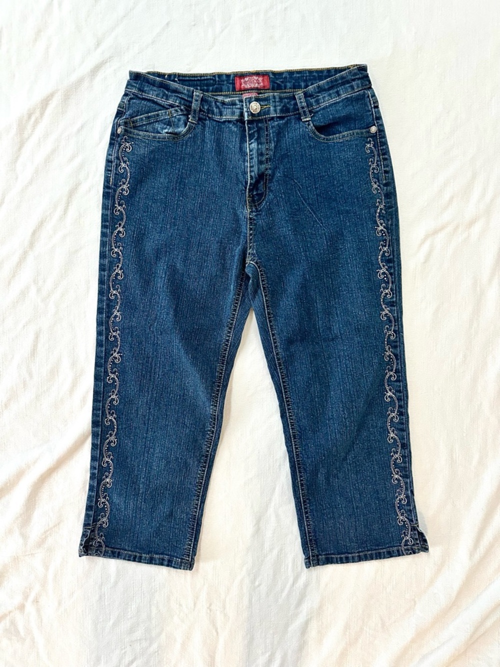 Embroidered Side-Trim Dark Wash Capri Jeans